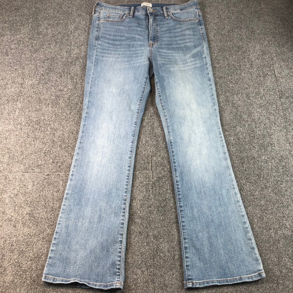 Jessica Simpson Women's Jeans Size 12/31 Light Wash Denim Bootcut - Picture 1 of 7